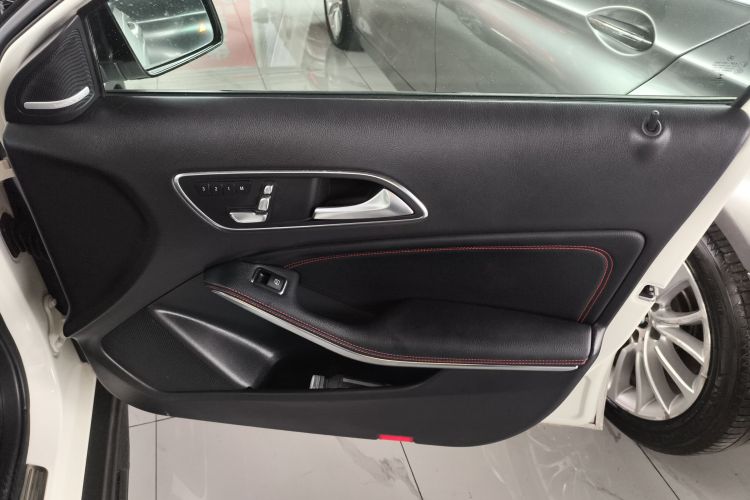 Mercedes-Benz GLA AMG 2019 car image #25