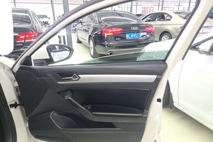 Volkswagen Lamando 2018 immagine di auto #25