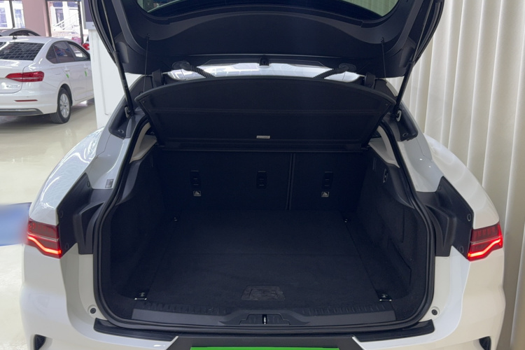 2019 car image #25