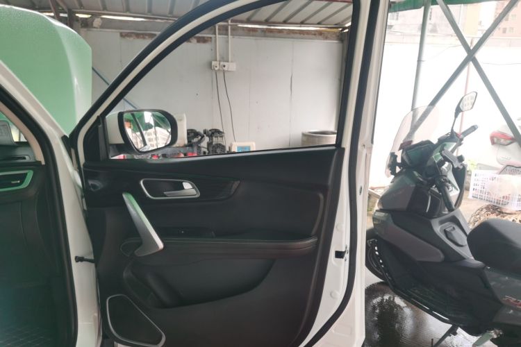 SWM X3 2017 изображение автомобиля #25