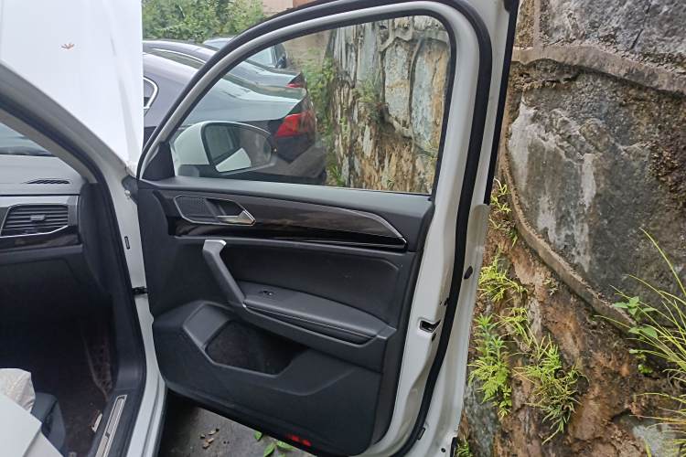 Volkswagen Tayron X 2022 #25 Volkswagen Tayron X 2022 car image #25