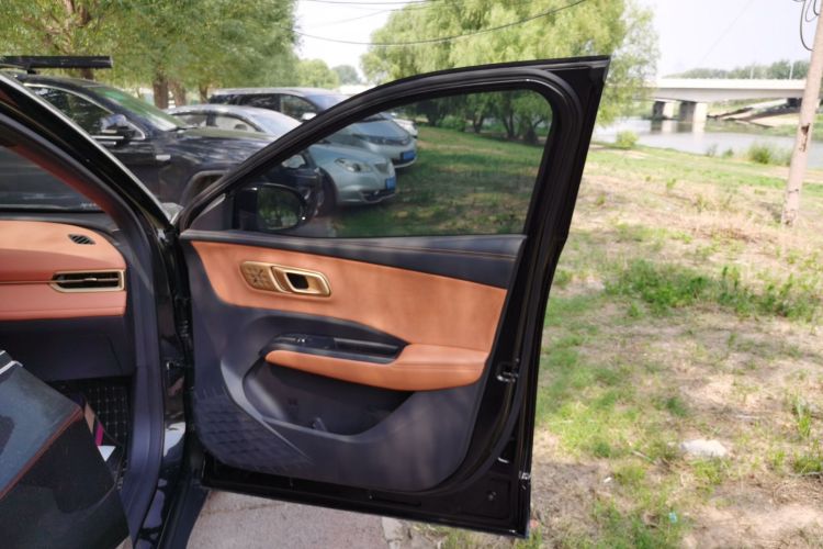 哪吒汽车 哪吒X 2024 汽车图片 #25