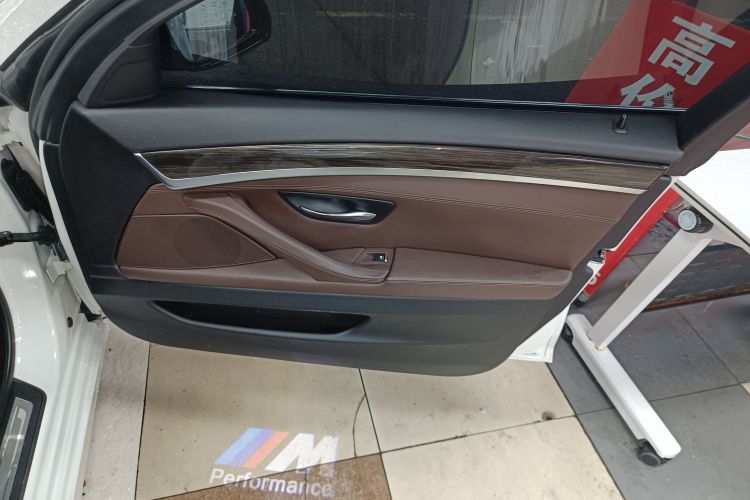 BMW 5 Series 2016 car image #25