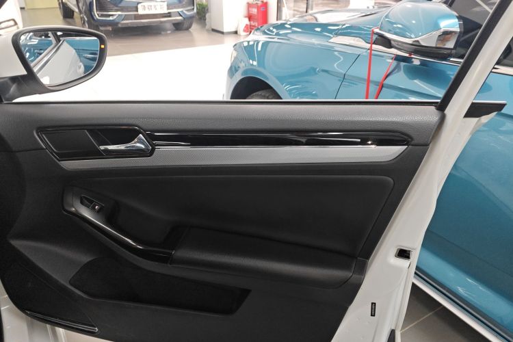 Volkswagen Sagitar 2019 immagine di auto #25