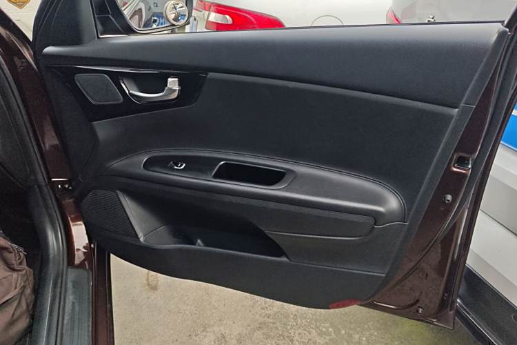 Kia K5 2017 изображение автомобиля #25