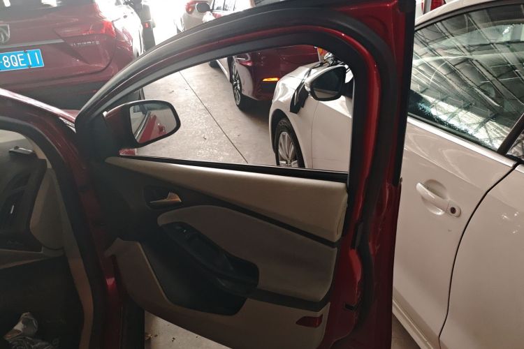 Ford Focus (Imported) 2014 #25 Ford Focus (Imported) 2014 صورة سيارة #25