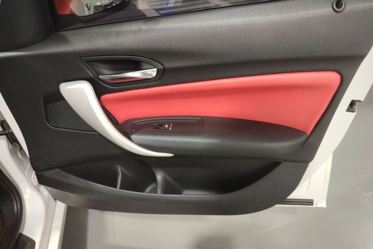 BMW 1 Series (Imported) 2019 #25 BMW 1 Series (Imported) 2019 car image #25