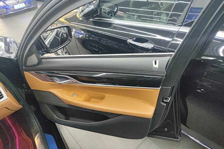 BMW M760Le 2021 #25 BMW M760Le 2021 car image #25