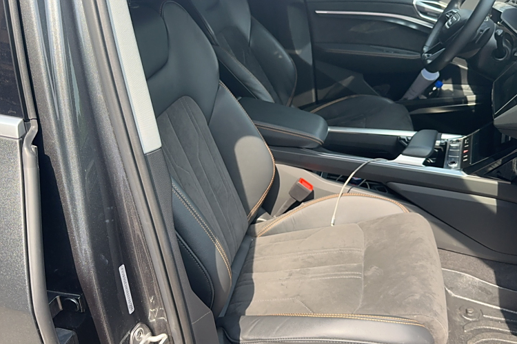 Audi e-tron 2021 صورة سيارة #25