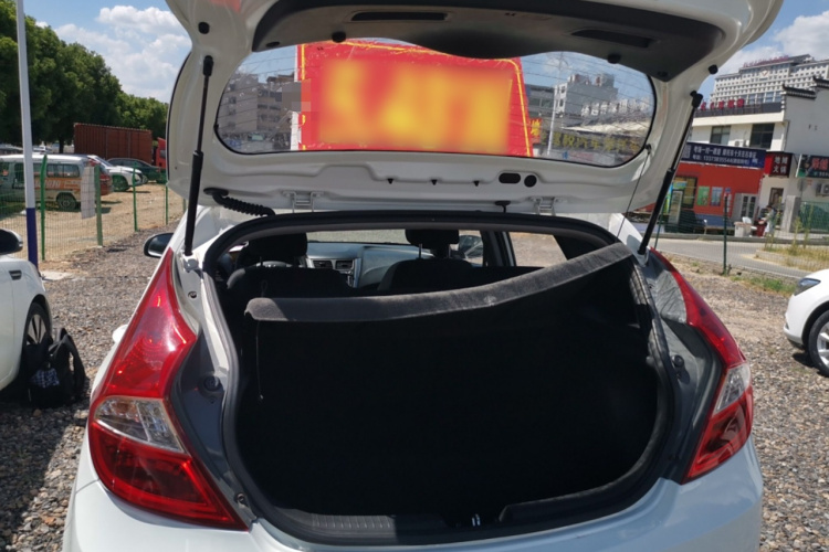 Hyundai Reina Hatchback 2015 car image #25