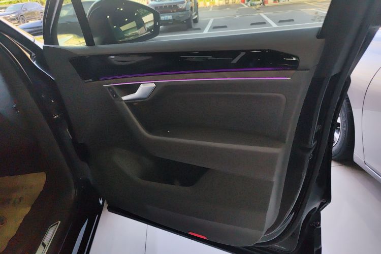 Volkswagen Touareg 2020 car image #25