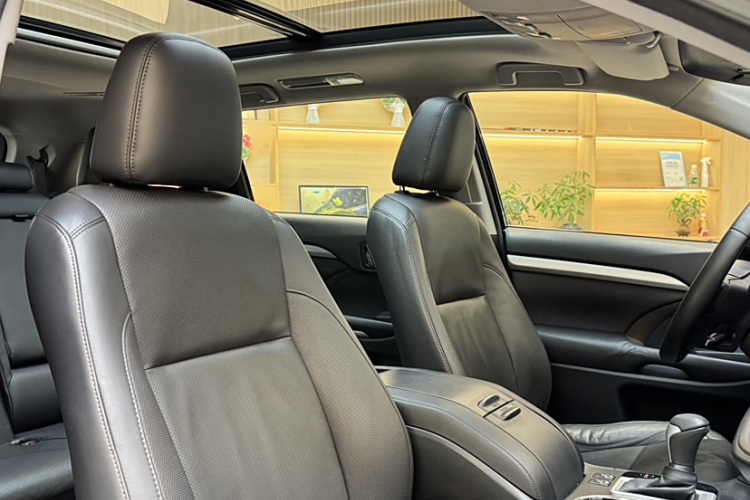 Toyota Highlander (Imported) 2016 car image #25