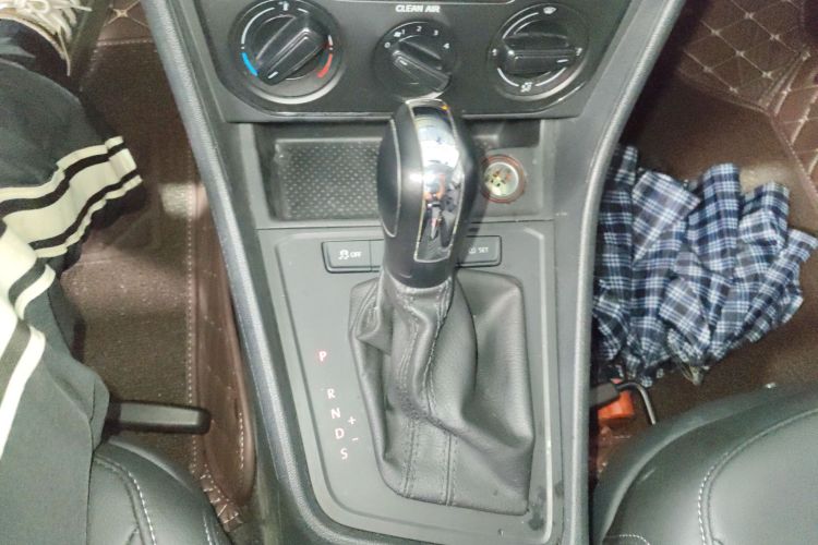 Volkswagen Gran Lavida 2017 immagine di auto #25