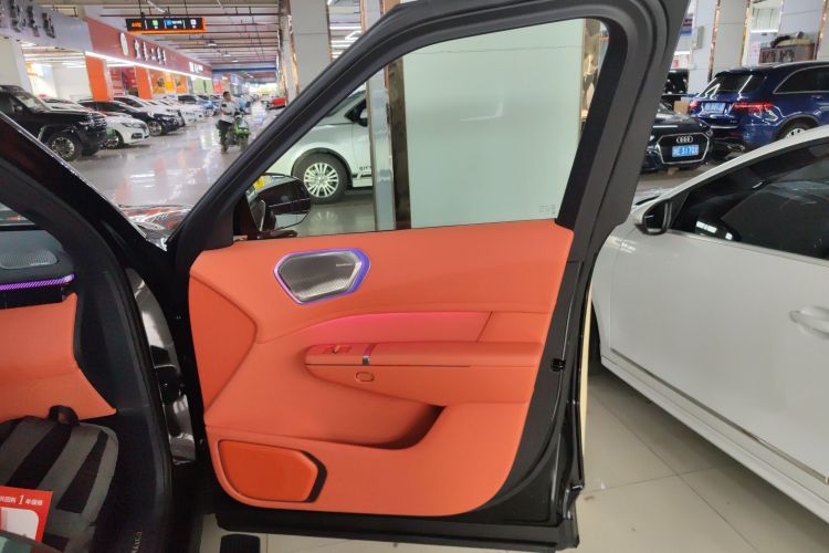 Lynk & Co 900 2025 car image #25