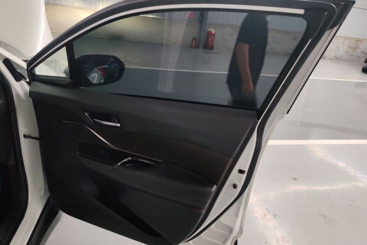 Toyota C-HR EV 2020 immagine di auto #25