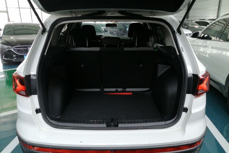 VS5 2022 car image #25