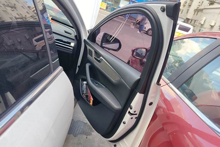 BYD Qin Pro 2019 #25 BYD Qin Pro 2019 car image #25