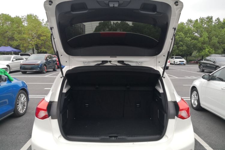 Ford Focus Active 2021 صورة سيارة #25