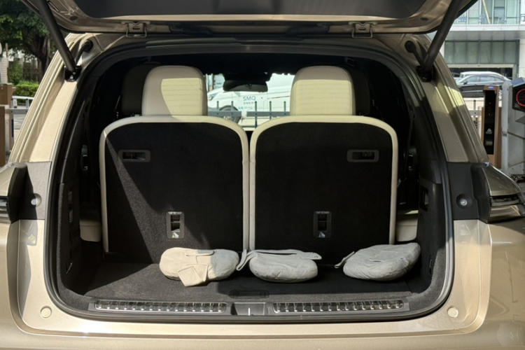 Li L8 2023 изображение автомобиля #25