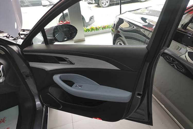 HongQi H5 PHEV 2025 car image #25