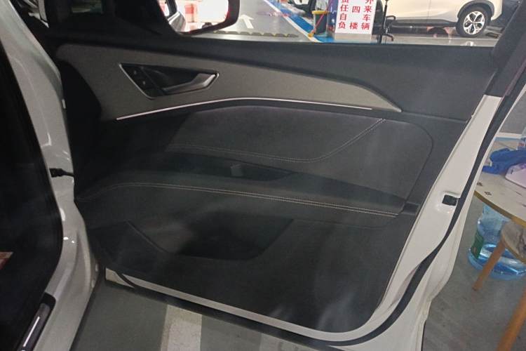 Audi Q5 e-tron 2023 #25 Audi Q5 e-tron 2023 immagine di auto #25