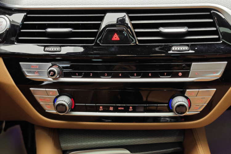 BMW 5 Series (Imported) 2020 #25 BMW 5 Series (Imported) 2020 car image #25