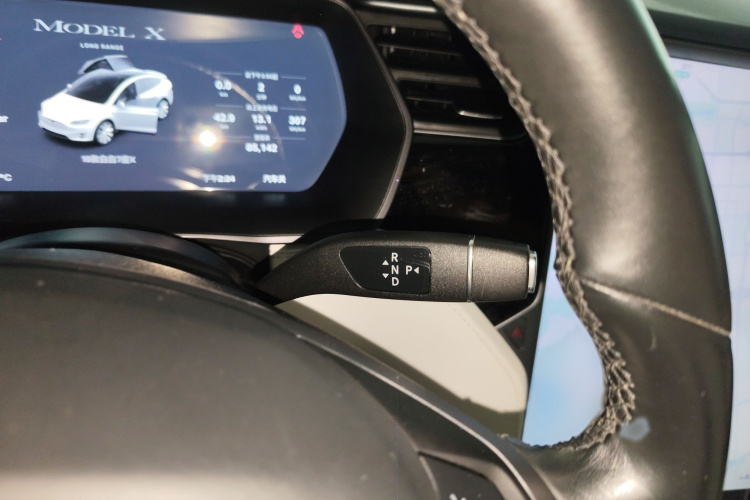 Tesla Model X 2019 car image #25