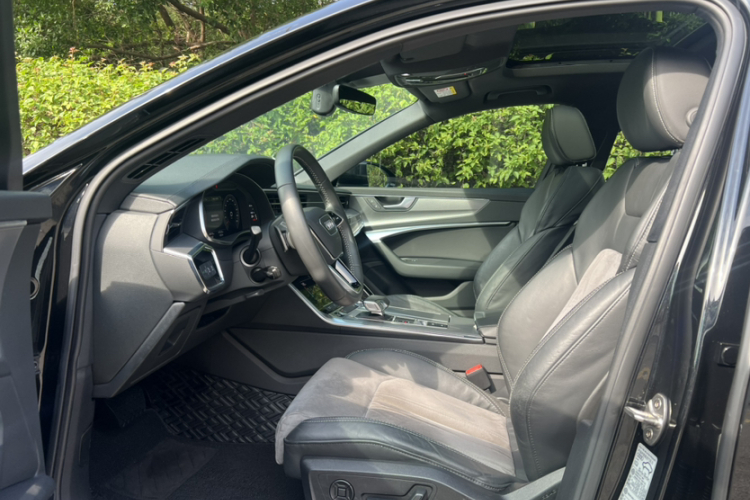 Audi A6 2021 car image #25