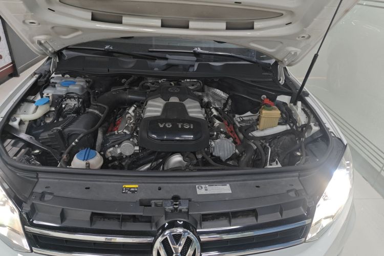 Volkswagen Touareg 2015 car image #25
