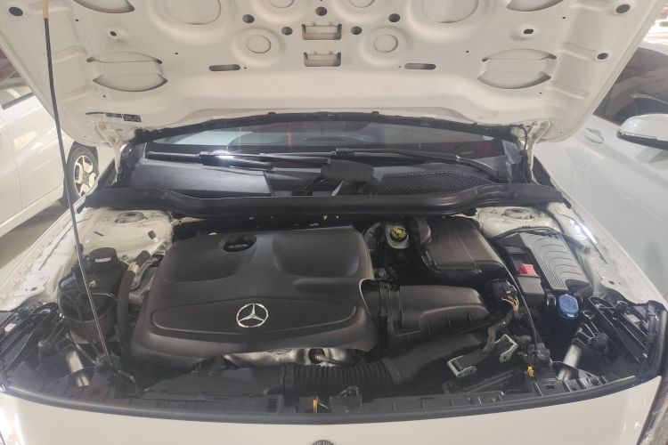 Mercedes-Benz GLA Class 2018 car image #25