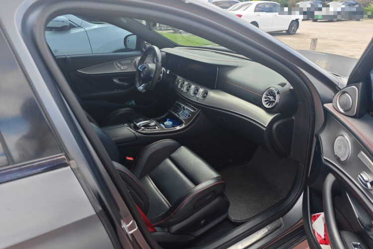 Mercedes-Benz E AMG 2018 immagine di auto #25