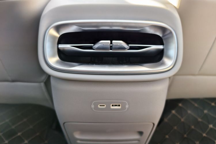 零跑汽车 零跑B01 2025 汽车图片 #25