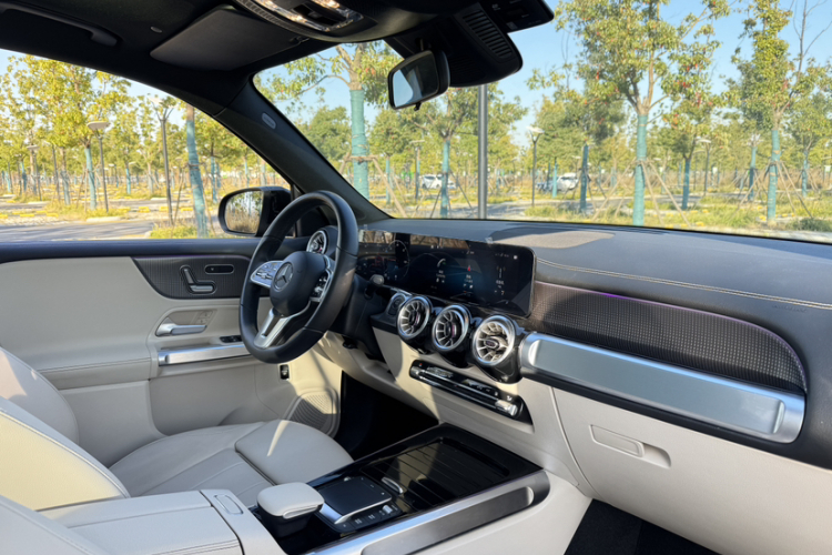 Mercedes-Benz EQB Class 2023 immagine di auto #25