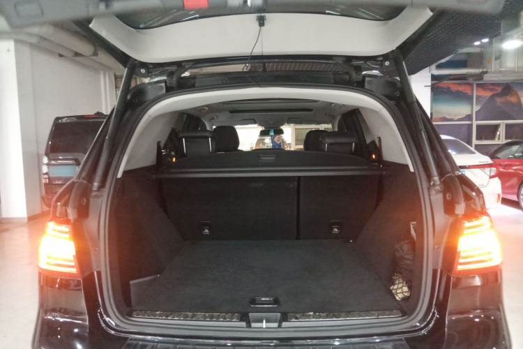 Mercedes-Benz M Class 2015 car image #25