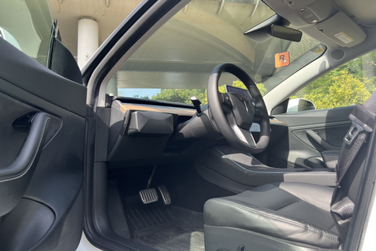 Tesla Model 3 2020 صورة سيارة #25