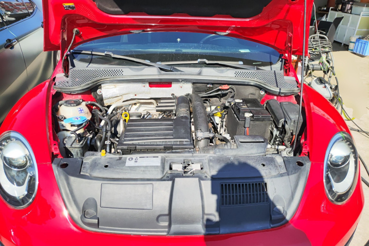 Volkswagen Beetle 2018 car image #25