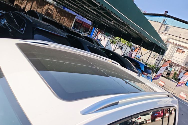 Volkswagen Touran 2021 immagine di auto #25