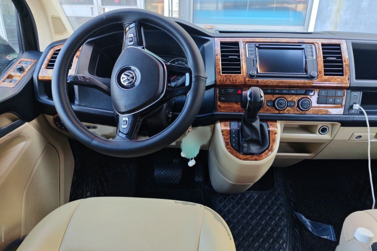 Volkswagen Caravelle 2018 immagine di auto #25