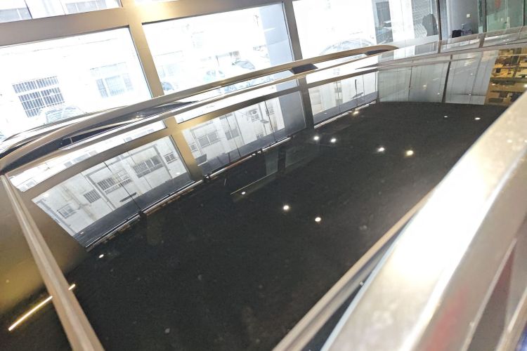 Mercedes-Benz GLE Class New Energy 2021 car image #25