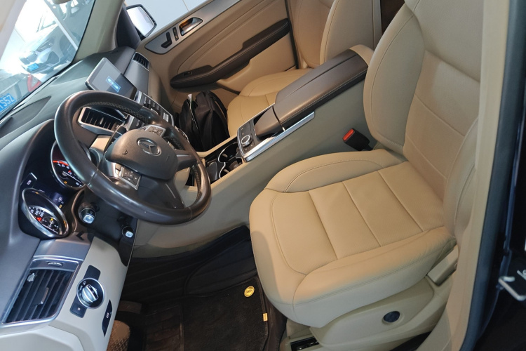 Mercedes-Benz M Class 2015 car image #25