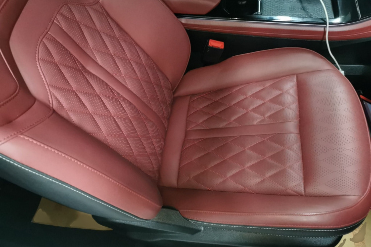 X70 PLUS 2022 car image #25