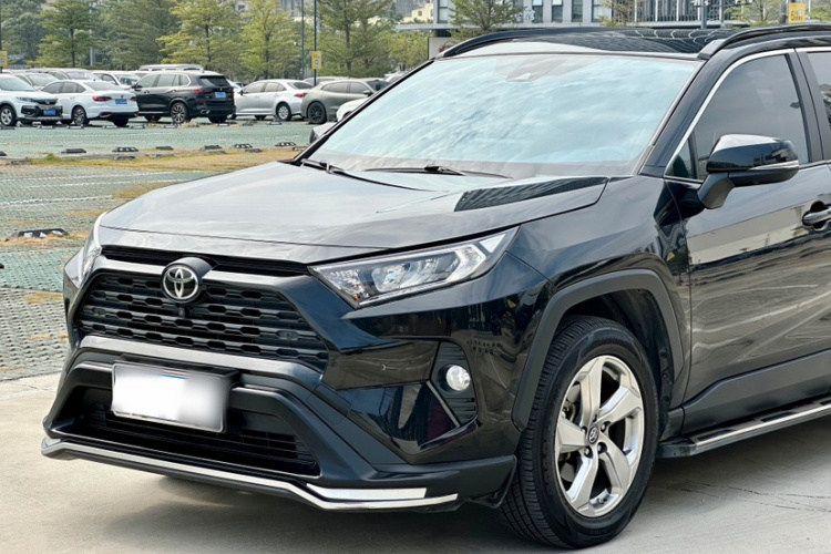 Toyota RAV4 2022 image de voiture #25