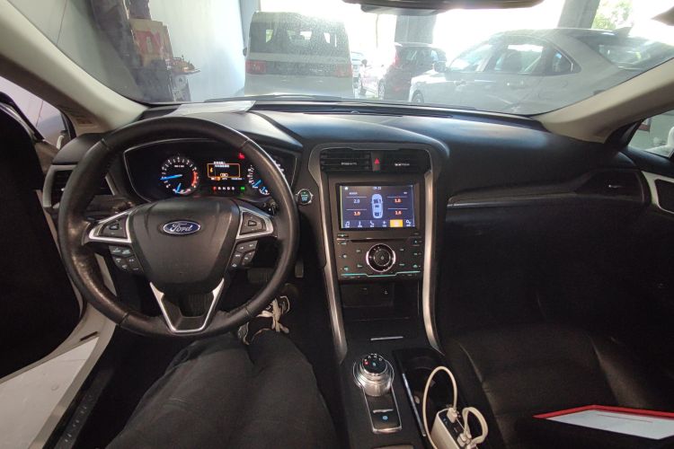 Ford Mondeo 2017 car image #25