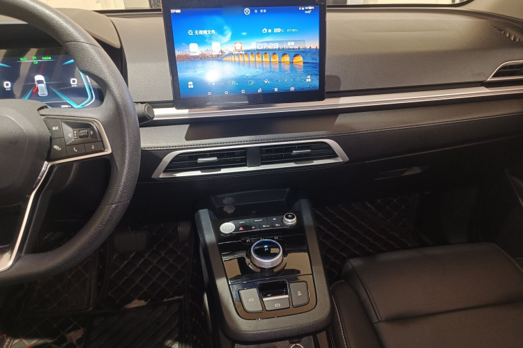 BYD e2 2020 изображение автомобиля #25