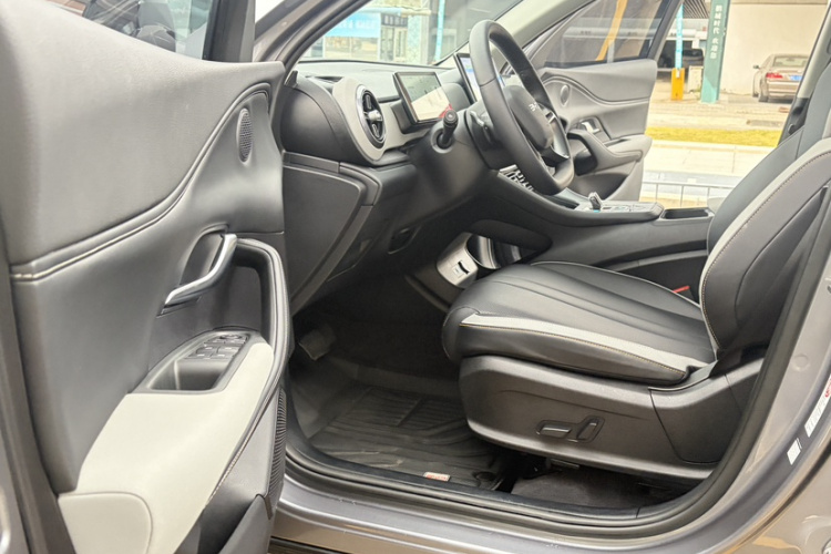 BYD Sea Lion 05 DM-i 2025 car image #25