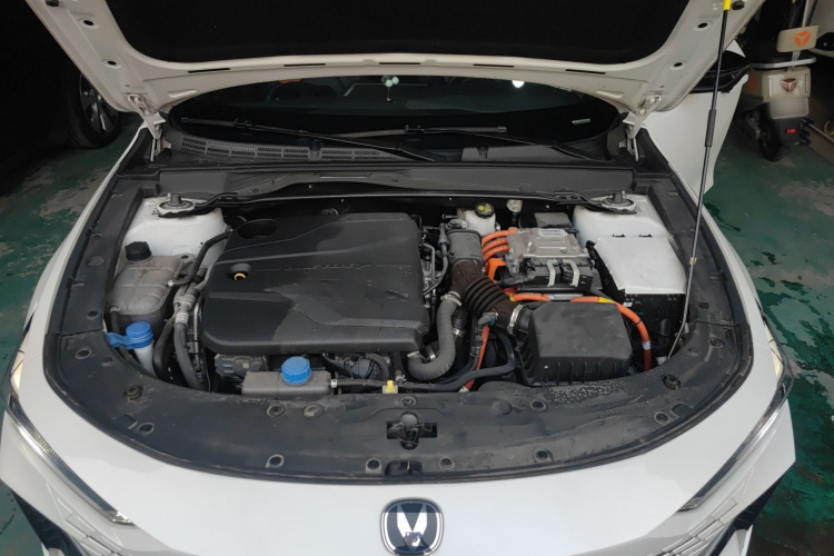 Changan UNI-V iDD 2023 car image #25