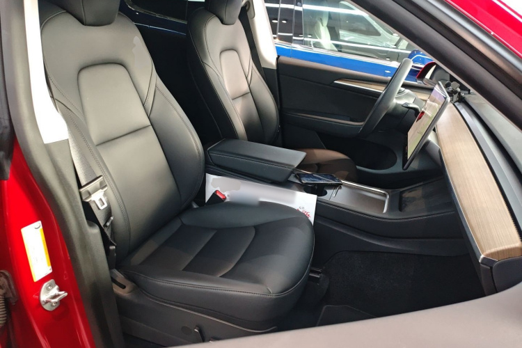 Tesla Model Y 2021 car image #25