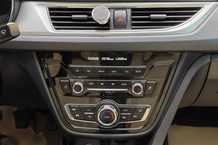 Changan Alsvin V7 2017 car image #25