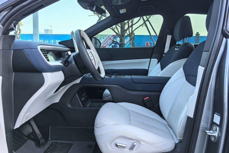 Xpeng G6 2023 صورة سيارة #25