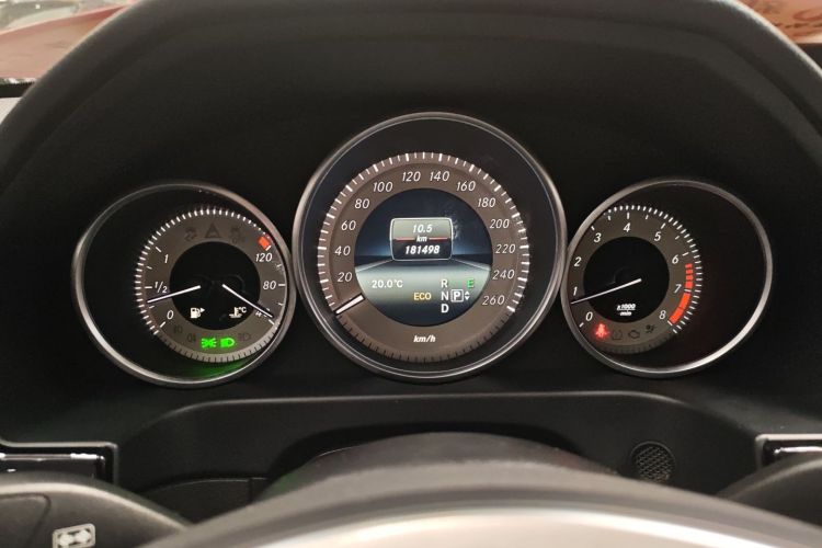 Mercedes-Benz E Class 2015 car image #25